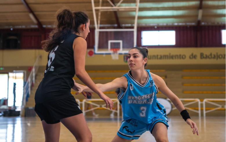 San Antonio y Baloncesto Badajoz durante la Copa Extremadura de Primera Nacional femenina (BB)