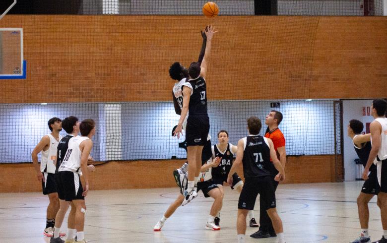 EL LÍDER VISITA AL BALONCESTO BADAJOZ EN PRIMERA MASCULINA