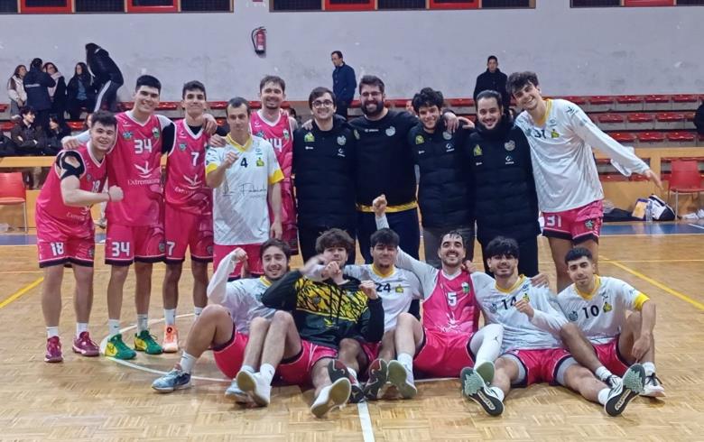 El ADC tras su triunfo ante el Baloncesto Badajoz (ADC Baloncesto)